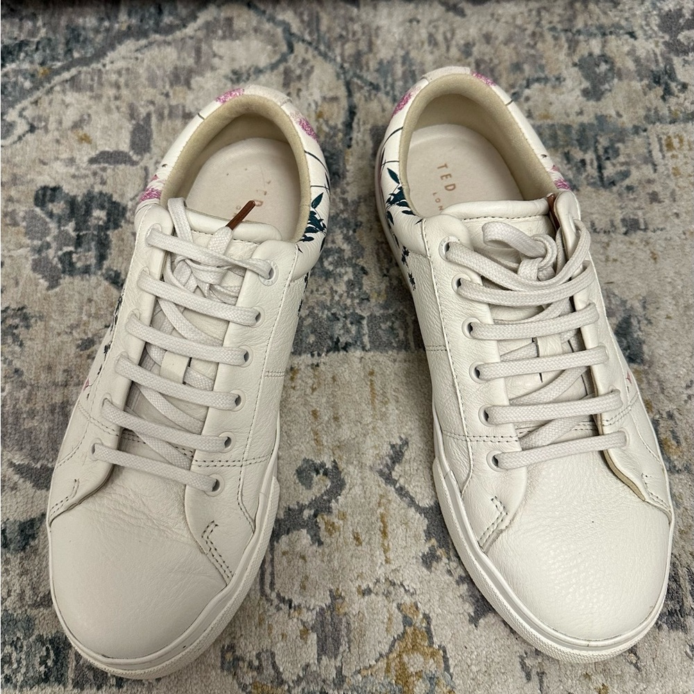 Ted Baker Trainers Size EU 39/ US 8.5 White Floral Sneakers - Picture 2 of 7